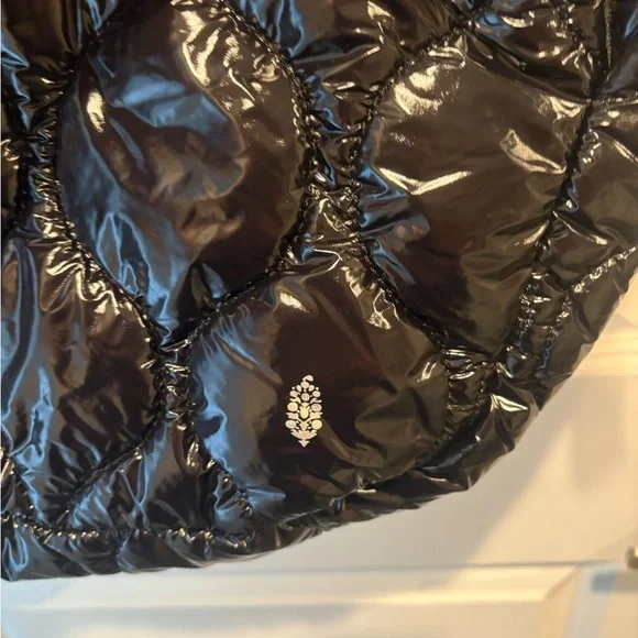 Free People Carryall Tote Bag - black shiny! - Picture 3 of 6